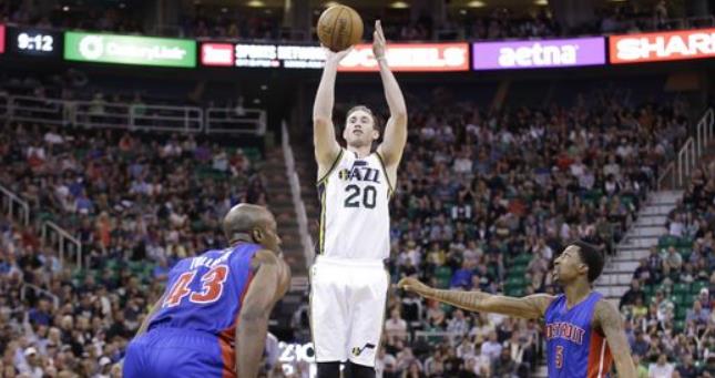 十三水实战：在最后 10 秒钟内调整中道策略，反杀对手的经典案例。（十三水实战复盘：读秒10秒临机调整中道，一举翻盘的经典一局）