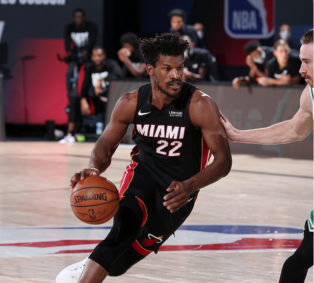 十三水实战：在最后 10 秒钟内调整中道策略，反杀对手的经典案例。（十三水实战复盘：读秒10秒临机调整中道，一举翻盘的经典一局）